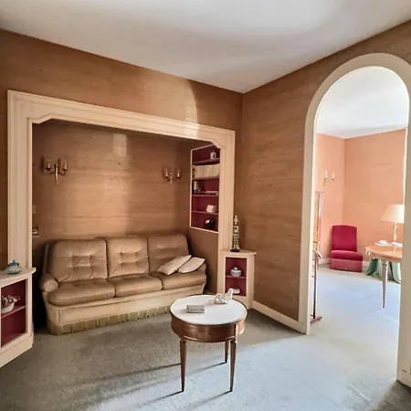 Charming 12 Apartment